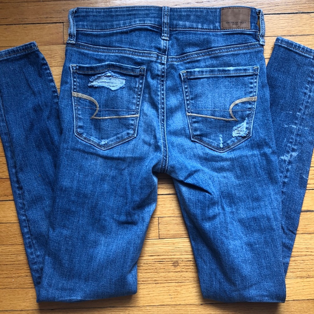 SOLD 💜American Eagle High Rise Ripped Jeans - Picture 2 of 3